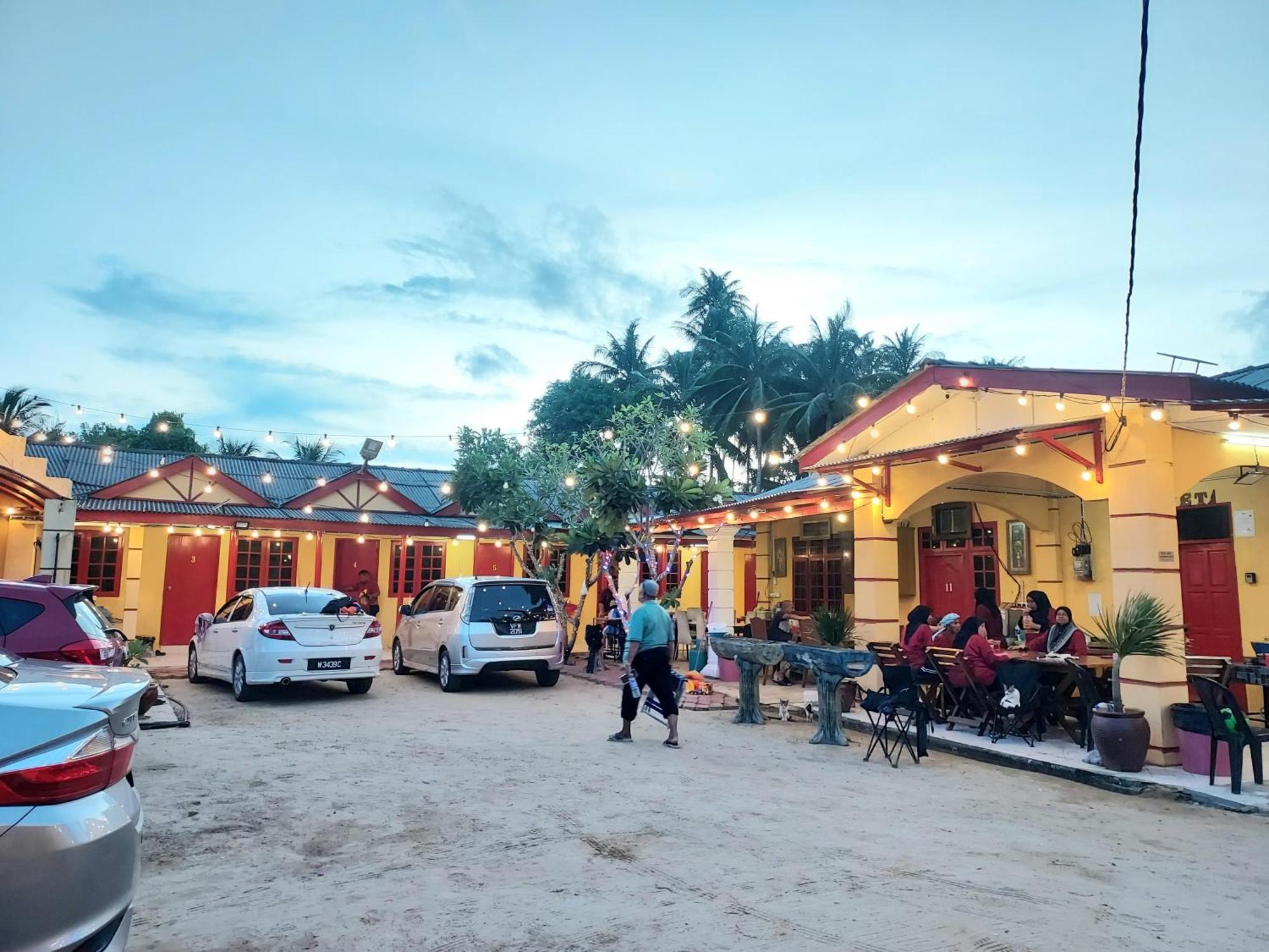 Irama Resort Amir Yjs , Pantai Irama 巴佐 外观 照片